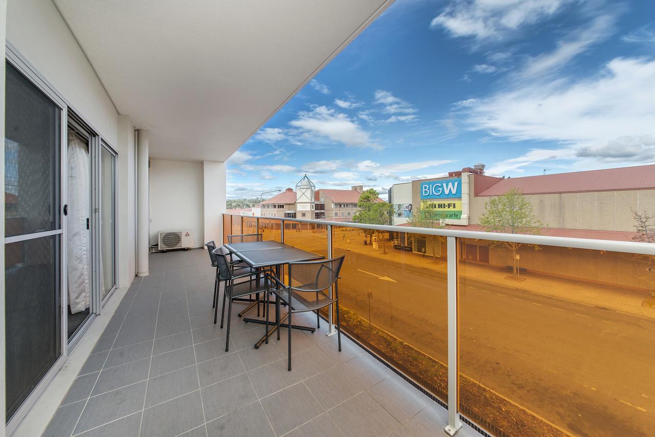 Abode Tuggeranong Aparthotel Κανμπέρα Εξωτερικό φωτογραφία