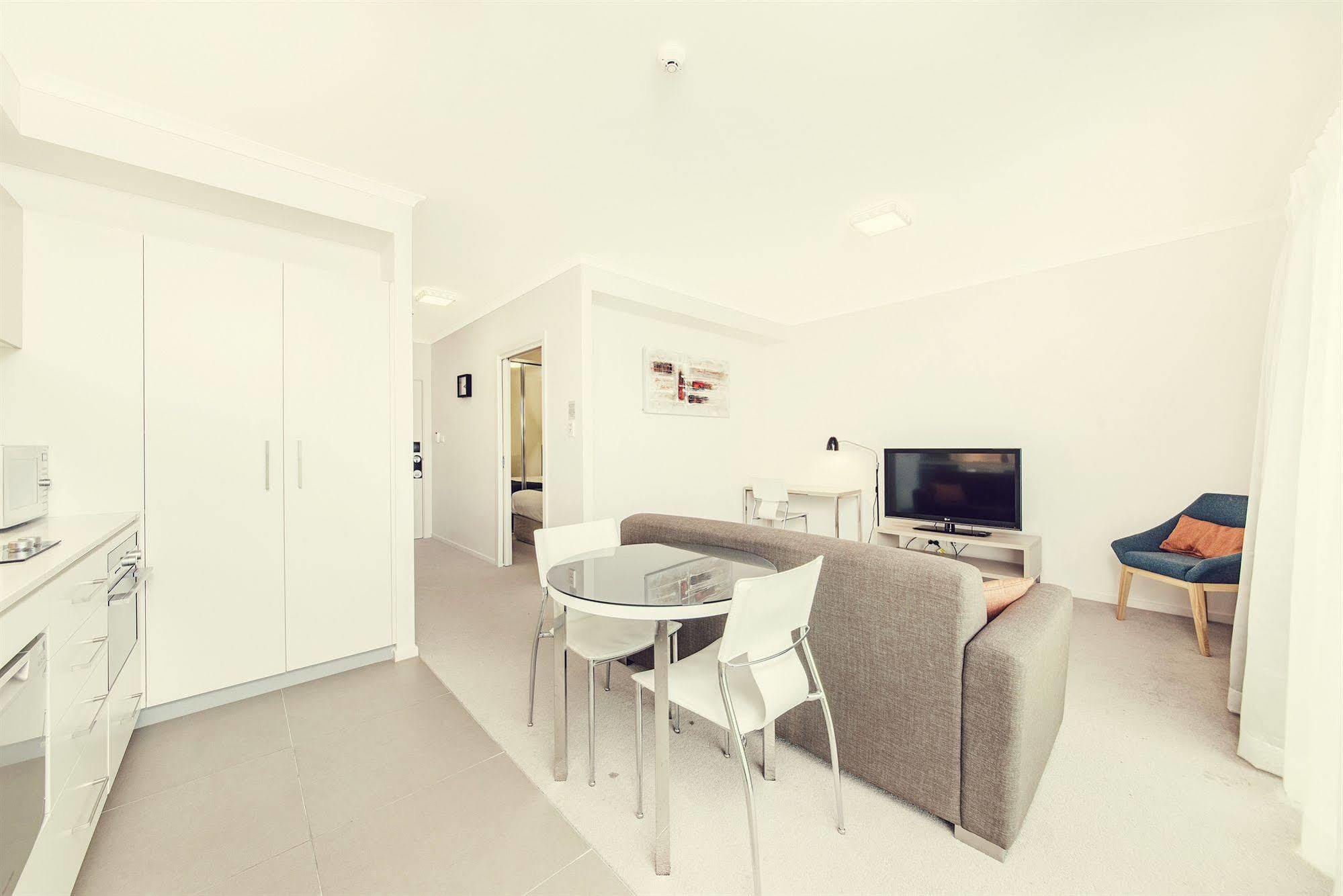 Abode Tuggeranong Aparthotel Κανμπέρα Εξωτερικό φωτογραφία