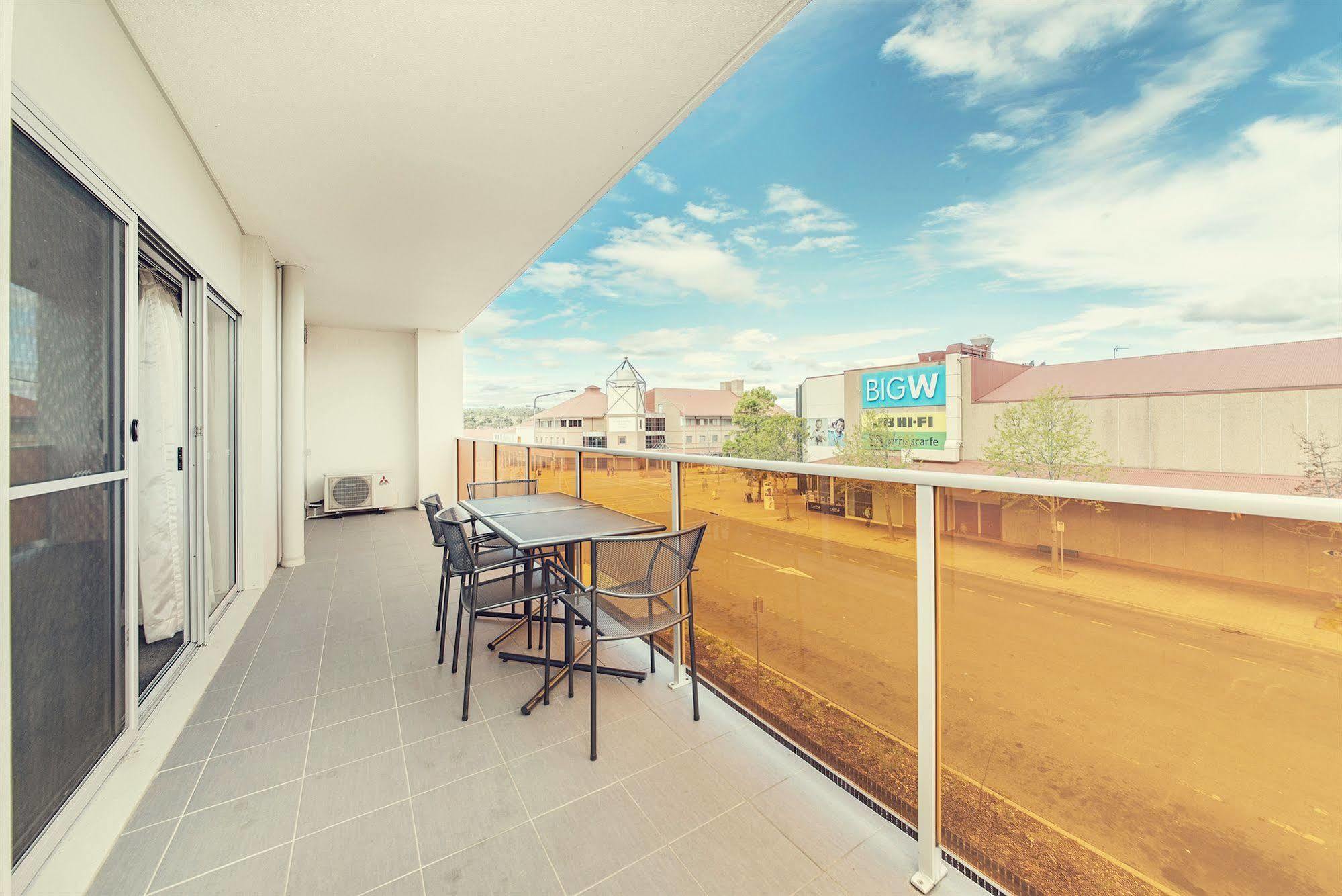 Abode Tuggeranong Aparthotel Κανμπέρα Εξωτερικό φωτογραφία